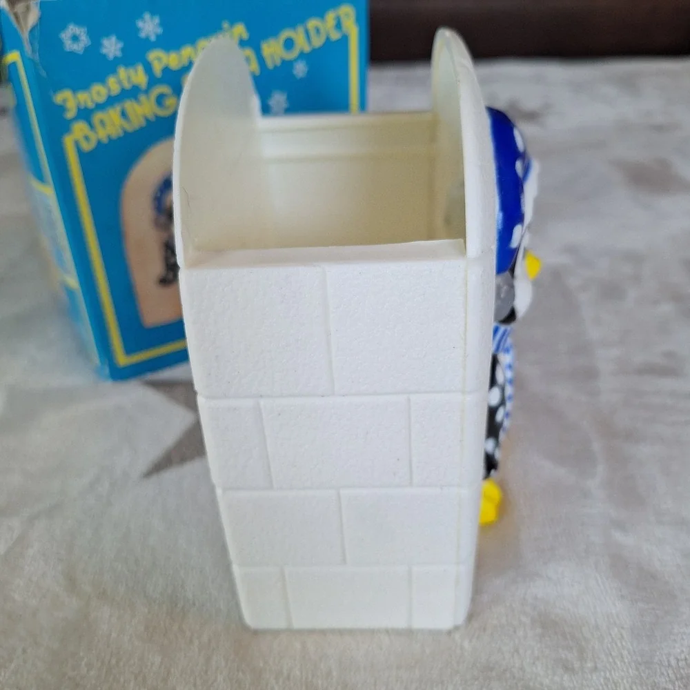 Vintage Frosty 3D PENGUIN Baking Soda Holder Giftco U.K. Plastic Hong Kong
